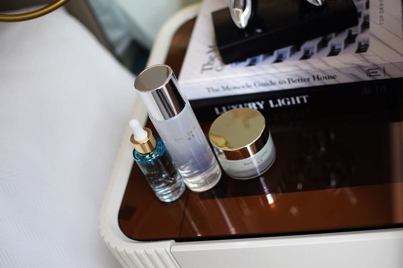 一套润肤定格水光美肌——水肌美心动小粉盒