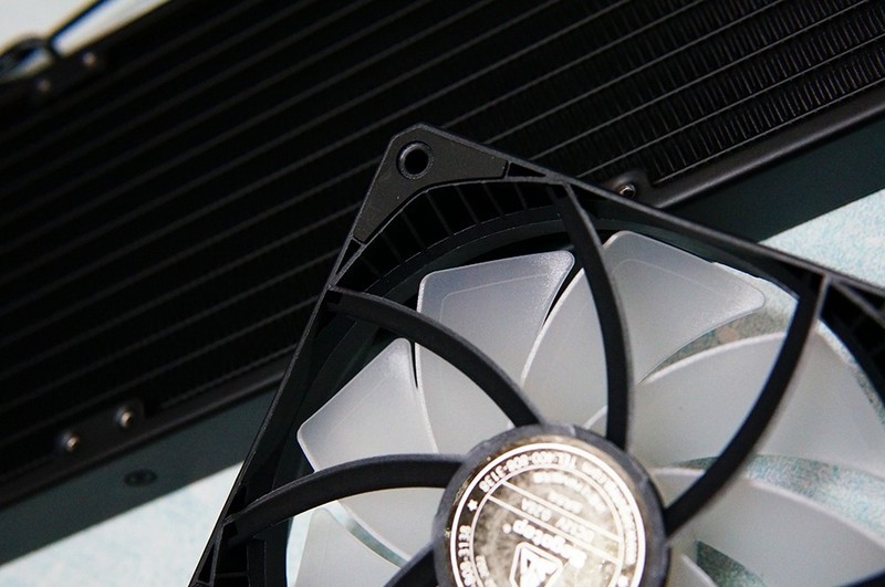 安静无声，温度全面压制！鑫谷昆仑御风机箱冰霜360水冷装机体验