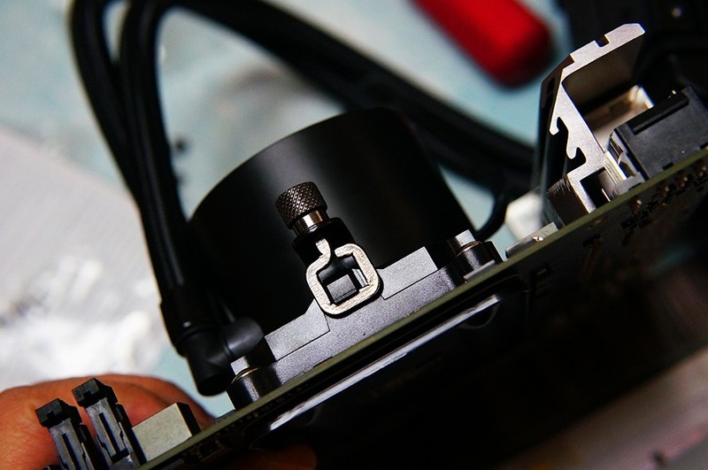 安静无声，温度全面压制！鑫谷昆仑御风机箱冰霜360水冷装机体验