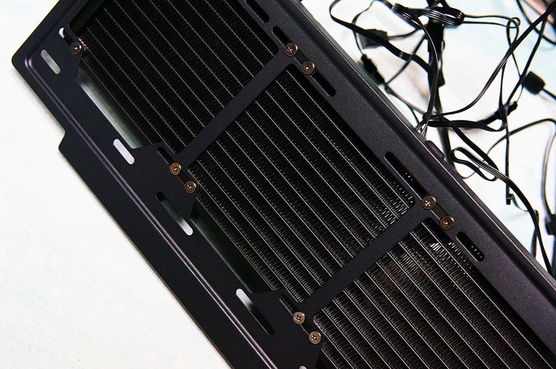 安静无声，温度全面压制！鑫谷昆仑御风机箱冰霜360水冷装机体验