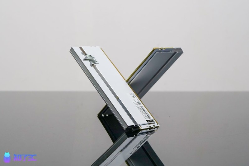 影驰 RTX4070 SUPER星曜OC首发评测：AIGC+游戏的双重利刃！