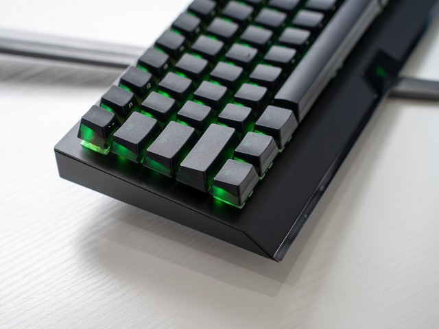 可玩性拉满的全能小键盘，雷蛇黑寡妇蜘蛛V4迷你无线版晒单