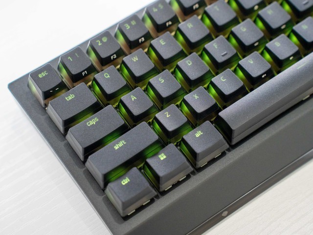 可玩性拉满的全能小键盘，雷蛇黑寡妇蜘蛛V4迷你无线版晒单