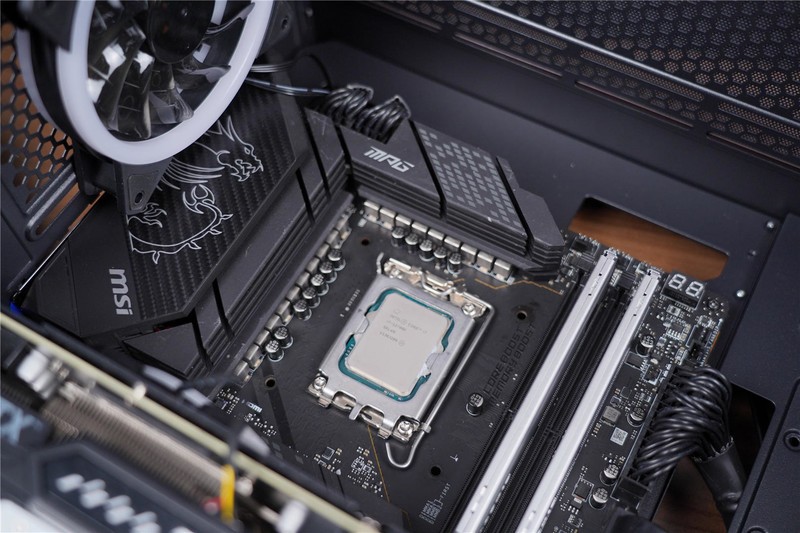 弯道超车？旗舰风冷搭载显示屏，泽洛幻瞳BEG600带你迈进新纪元！