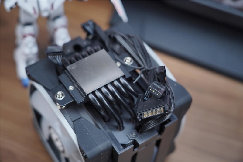 弯道超车？旗舰风冷搭载显示屏，泽洛幻瞳BEG600带你迈进新纪元！