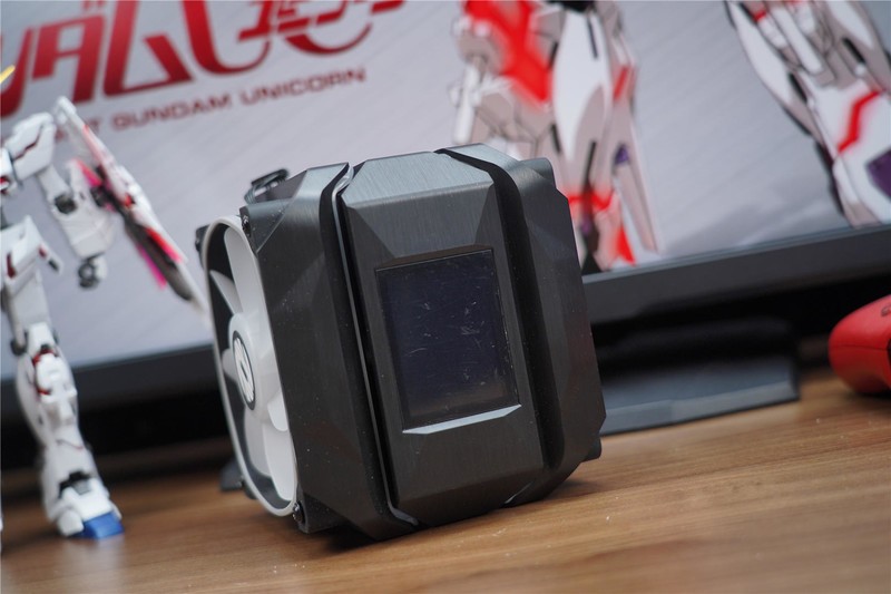 弯道超车？旗舰风冷搭载显示屏，泽洛幻瞳BEG600带你迈进新纪元！