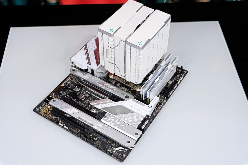 怒超 DDR5 7600！宏碁掠夺者 Hermes DDR5 6800 16g*2 CL32