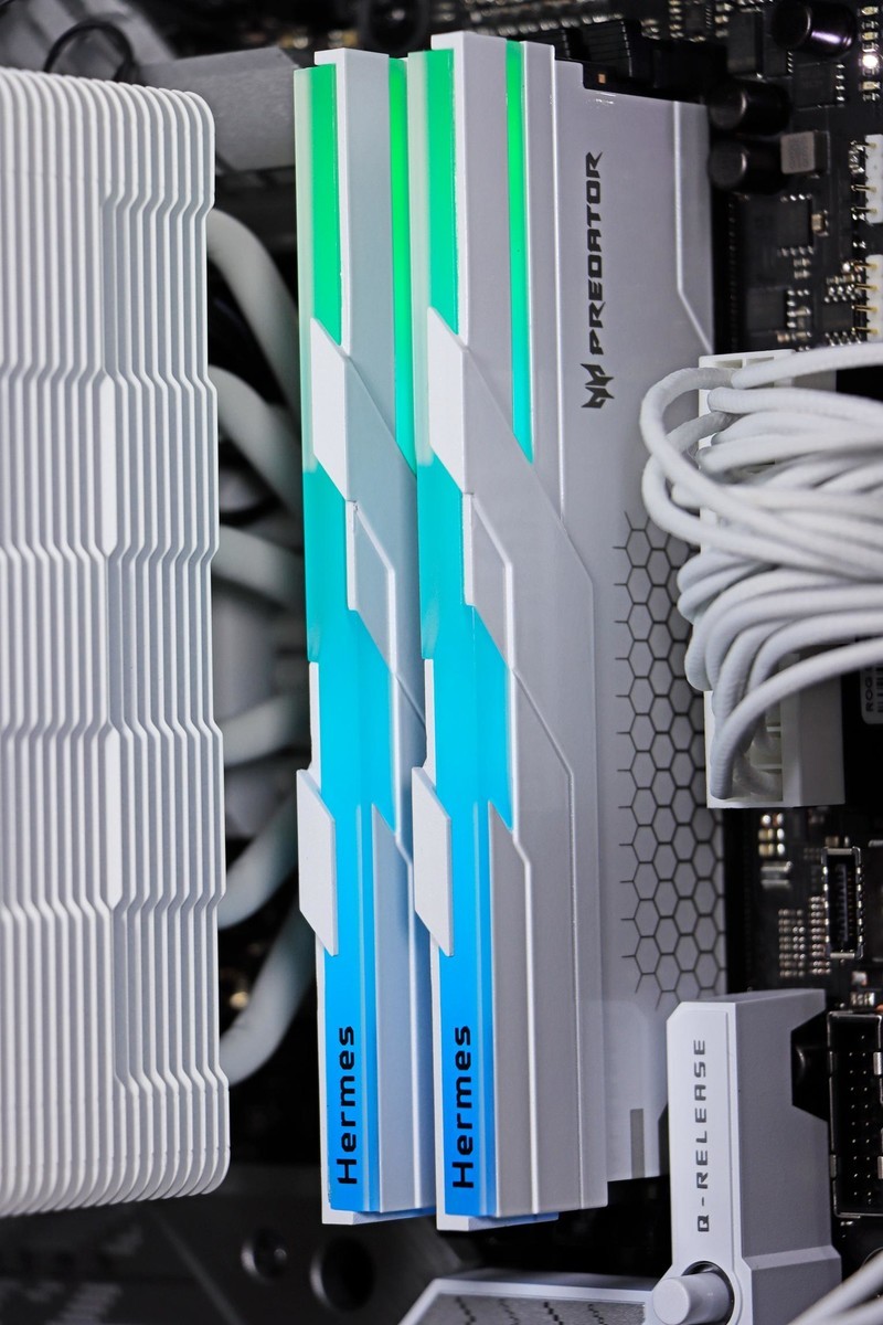 怒超 DDR5 7600！宏碁掠夺者 Hermes DDR5 6800 16g*2 CL32