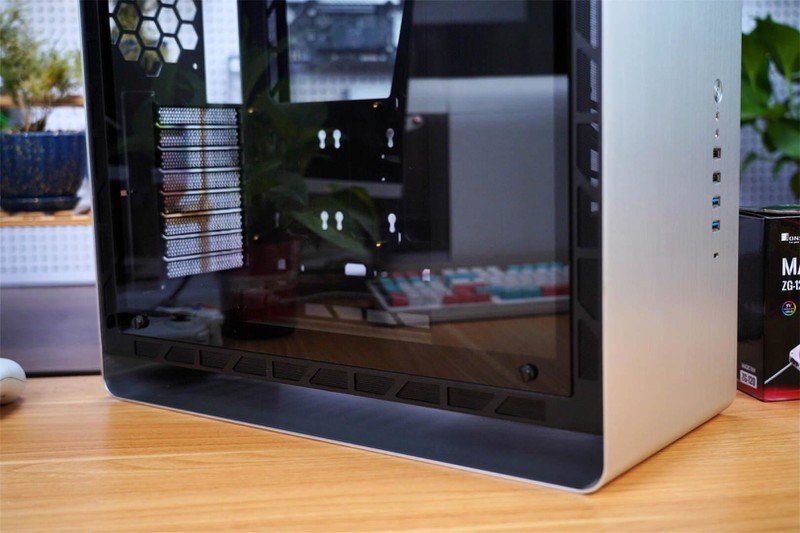 镁铝合金材质，打造乔思伯UMX6S机箱的优秀品质，值得你拥有！