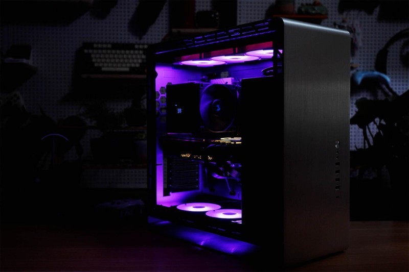 镁铝合金材质，打造乔思伯UMX6S机箱的优秀品质，值得你拥有！