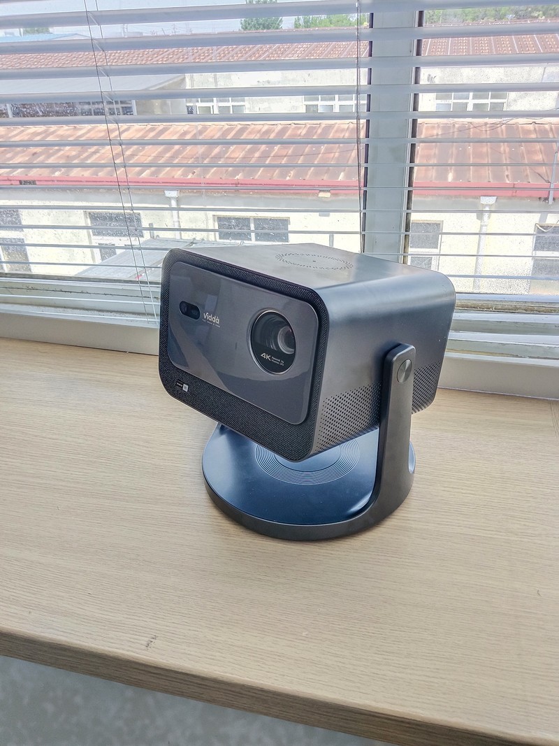 把电影院搬回家，一步到位之选， Vidda C2S 4K 三色激光投影