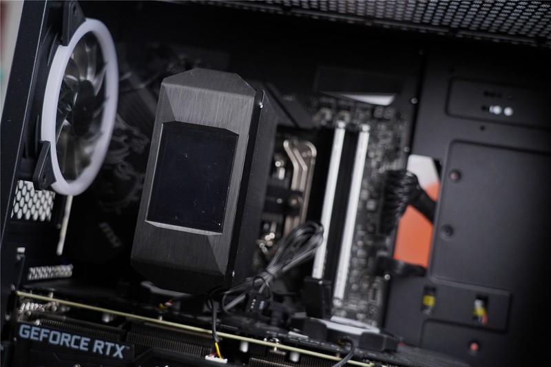 弯道超车？旗舰风冷搭载显示屏，泽洛幻瞳BEG600带你迈进新纪元！