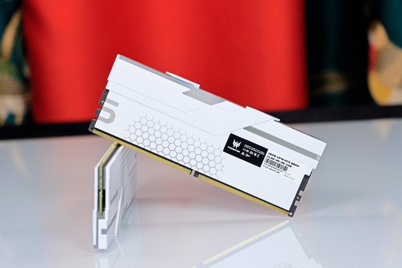 怒超 DDR5 7600！宏碁掠夺者 Hermes DDR5 6800 16g*2 CL32