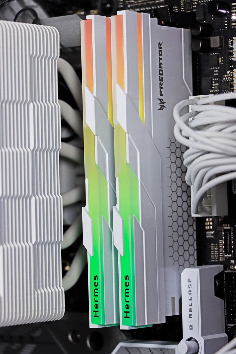 怒超 DDR5 7600！宏碁掠夺者 Hermes DDR5 6800 16g*2 CL32