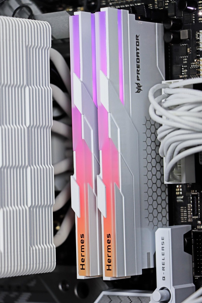 怒超 DDR5 7600！宏碁掠夺者 Hermes DDR5 6800 16g*2 CL32