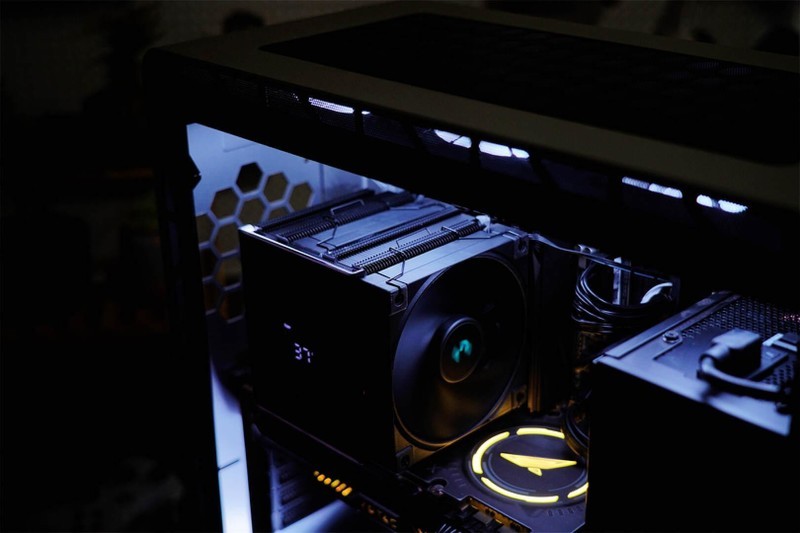 镁铝合金材质，打造乔思伯UMX6S机箱的优秀品质，值得你拥有！