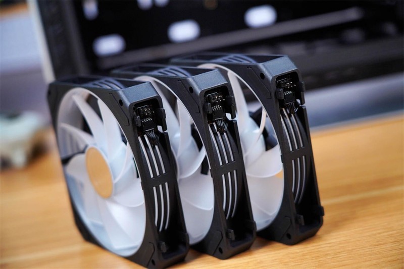 镁铝合金材质，打造乔思伯UMX6S机箱的优秀品质，值得你拥有！