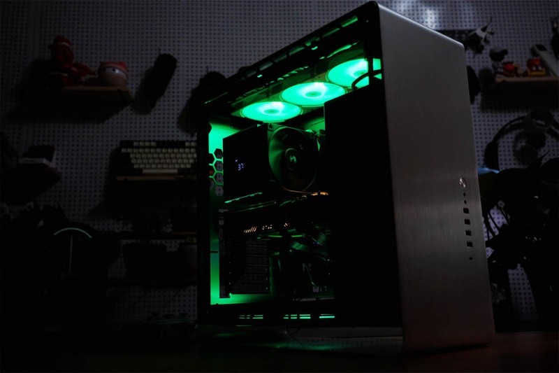 镁铝合金材质，打造乔思伯UMX6S机箱的优秀品质，值得你拥有！