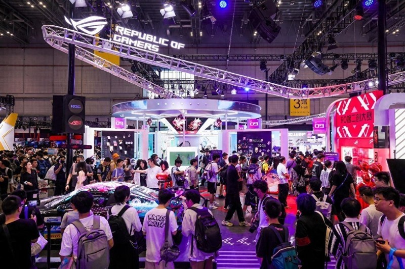 BW2025舞台中央 华硕主板点燃现场激情