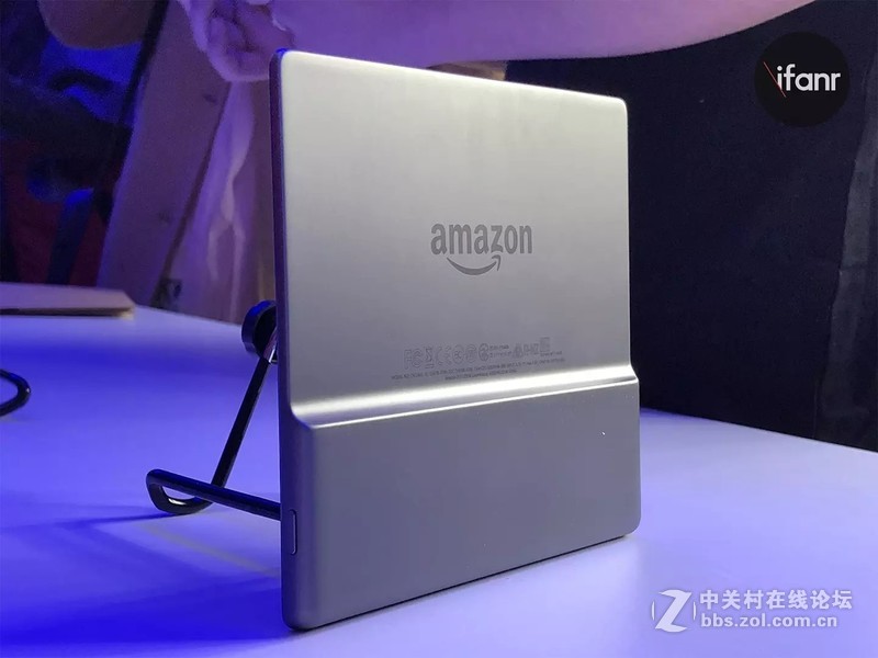 新 Kindle Oasis 真机试玩：2399 元值不值得买？