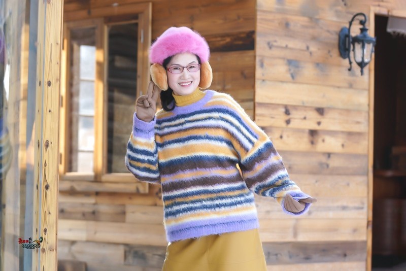 【冬季雪地美女】---木子