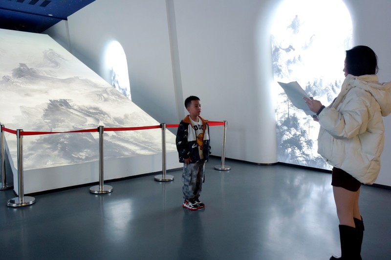 辽阳 · 平胡楼展馆内的灯光壁画