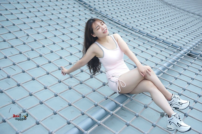 【网格里的温柔少女】 ---佳佳