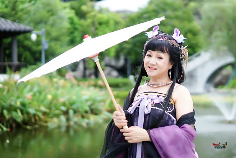 【亭畔烟雨紫衣人】---小田