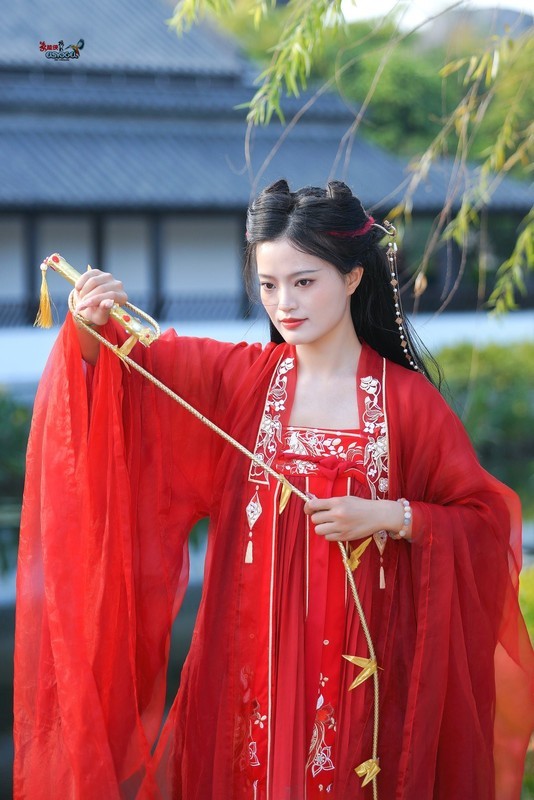 【红裙弄影】---嘉雯