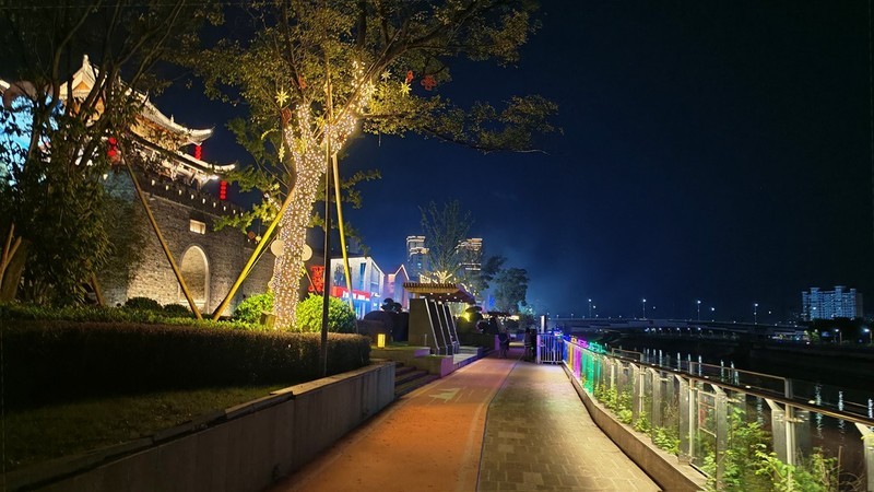 夜深沉