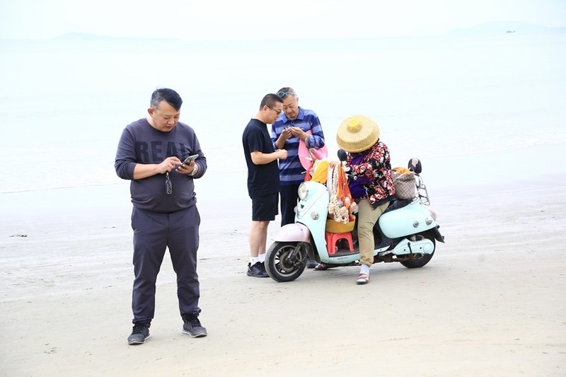 2151【不老松：纪实摄影】《山河锦绣》南国风情：海南島三亚：海滨嬉海抓拍！