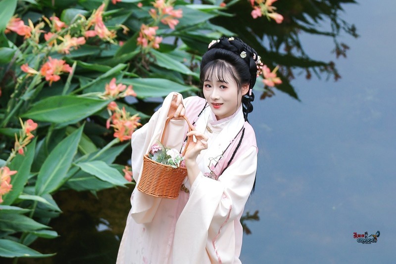 【江南春早赴花约】---晓儿