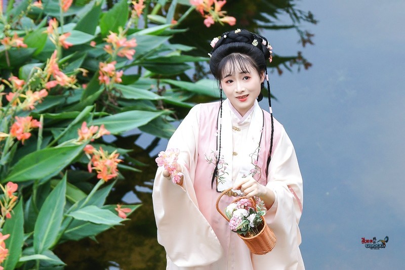 【江南春早赴花约】---晓儿