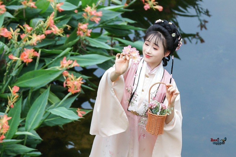 【江南春早赴花约】---晓儿