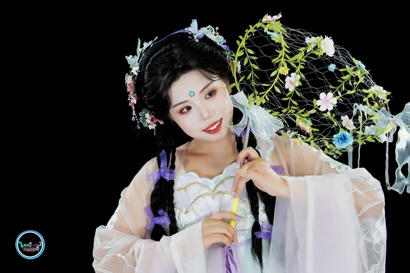 【一袭浅黛，伞揽群芳】---金金