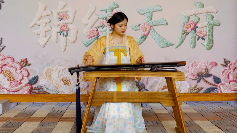 走进“锦绣天府”蜀锦园