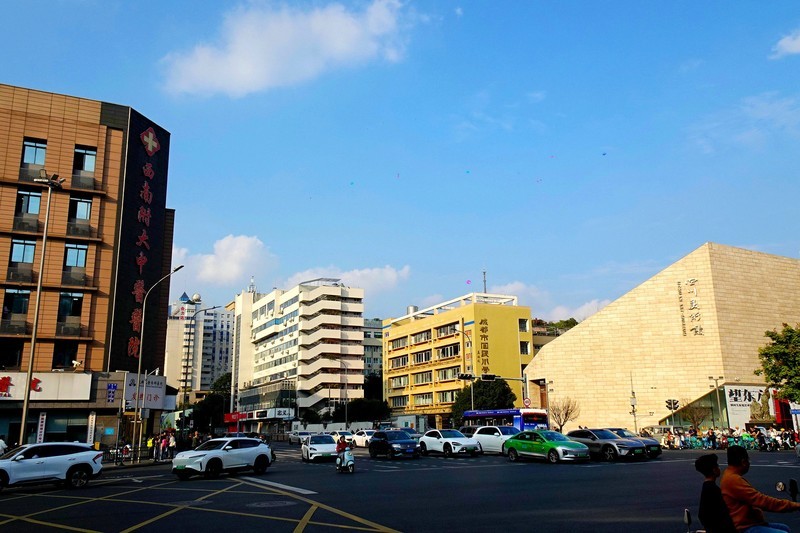 人民西路一偶