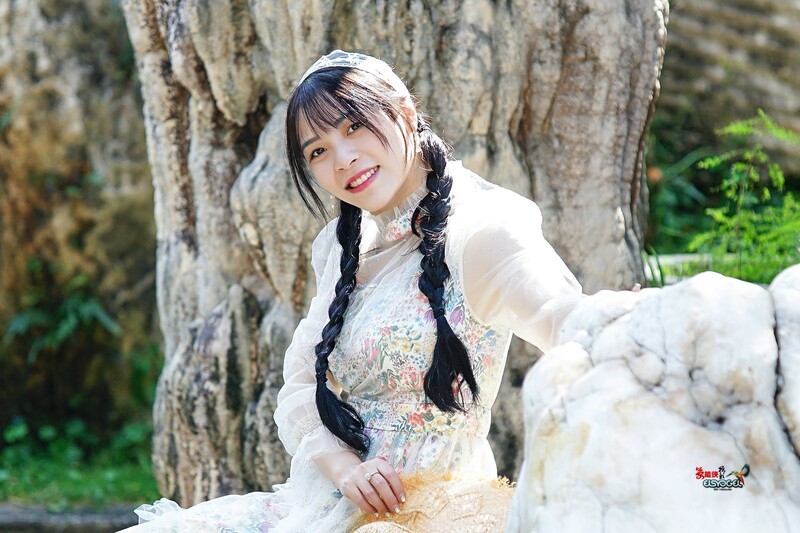 【深秋的少女】---佳佳