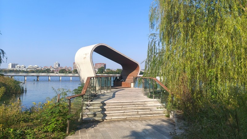 银湖漫步（续）