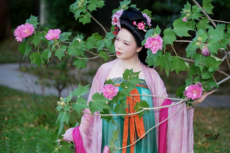 【芳茵凝黛】---莉莉