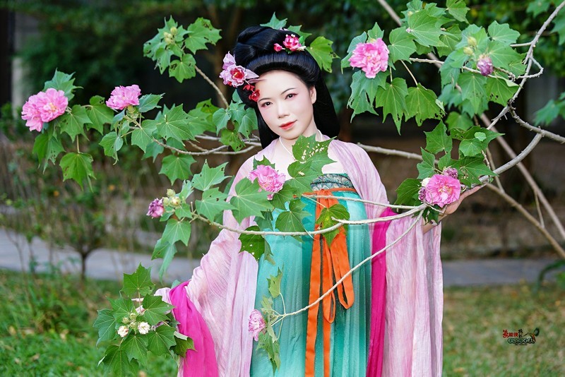 【芳茵凝黛】---莉莉