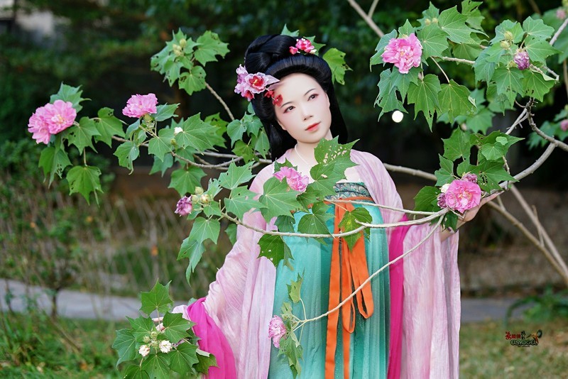 【芳茵凝黛】---莉莉