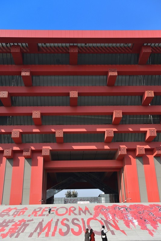 上海美术馆\\第十三届上海美展雕塑作品剪影