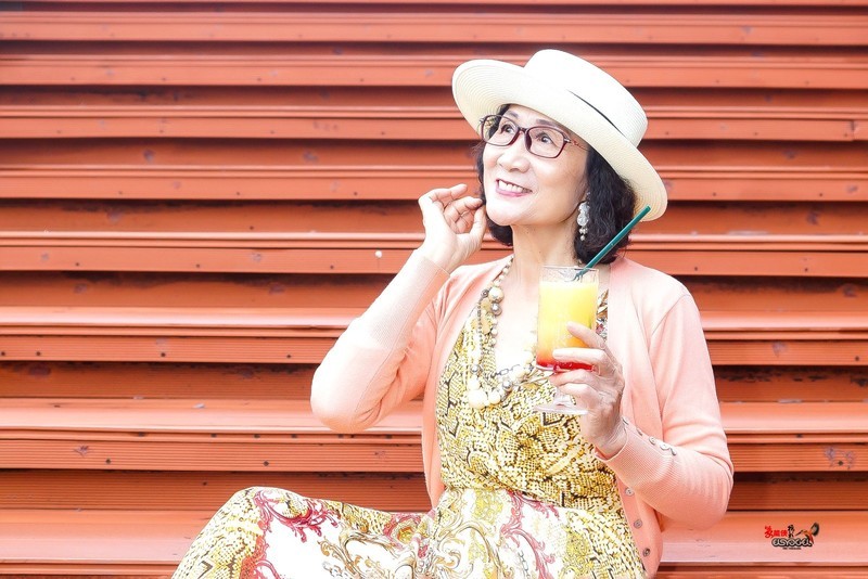 【春日美女】---卫华