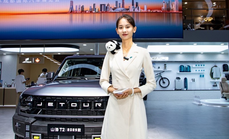 2025.8.29，成都28届国际车展模特照片12（人像）。