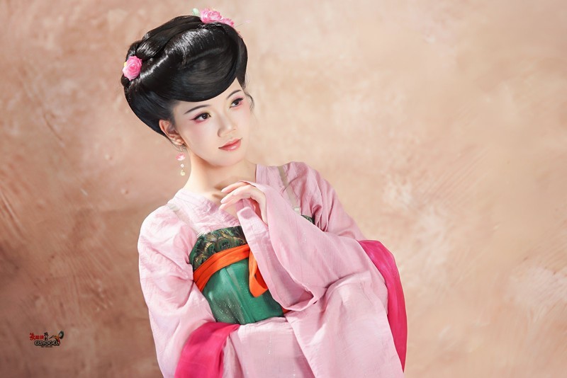 【花间温婉·荷韵佳人】---婷儿