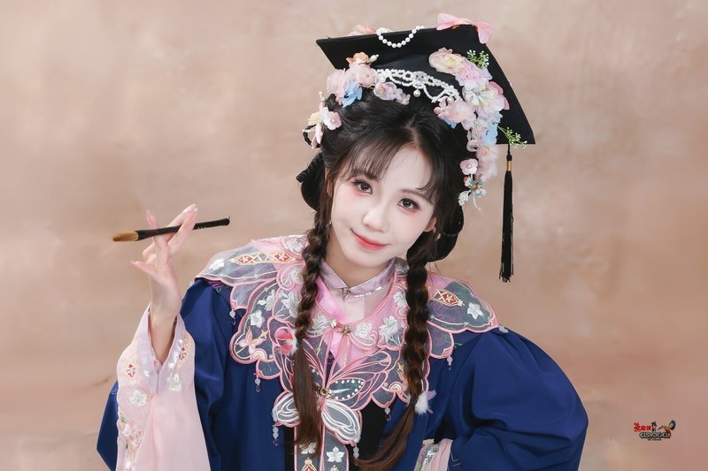 【云肩戴花帽·笔墨敬青春】---星星