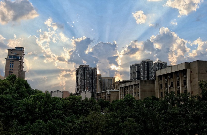 暴雨后的天空