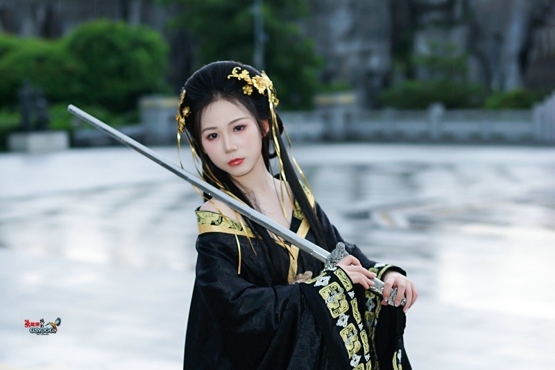 【黑衣战袍少女】---妹儿