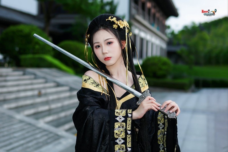 【黑衣战袍少女】---妹儿